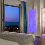 Phi Milano 4*