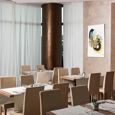 Phi Milano 4*