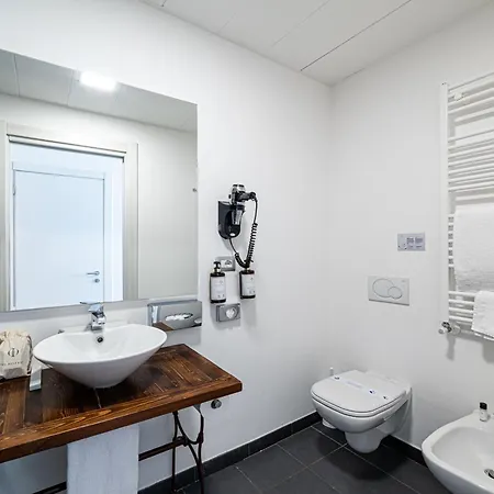 Ξενοδοχείο Phi Milano 4*