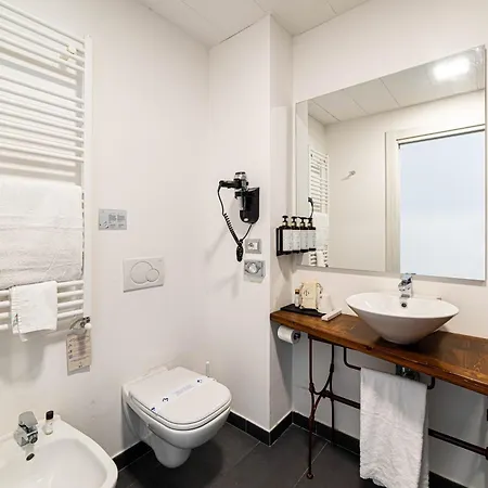 Ξενοδοχείο Phi Milano 4*