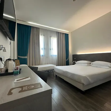 Hotel Phi Milano 4*