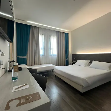 Phi Milano 4*