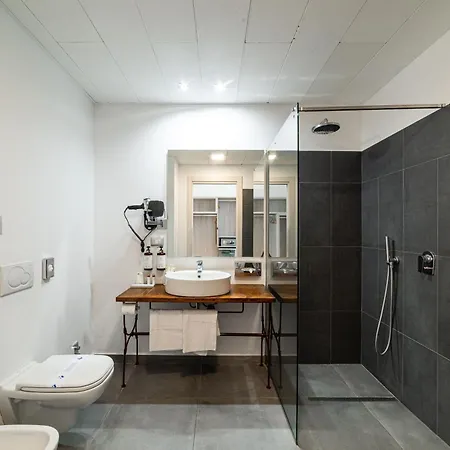 Phi Milano 4*