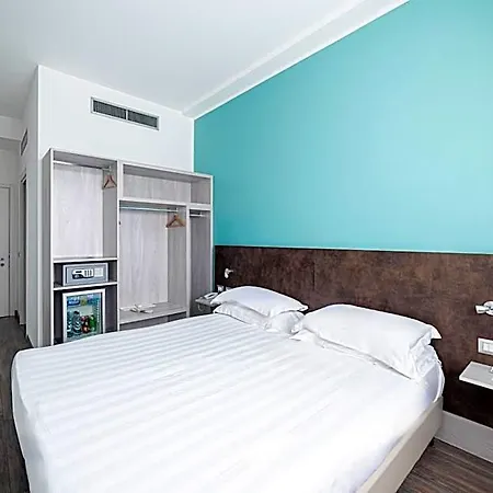 Phi Milano 4*