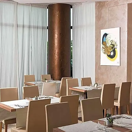 Phi Milano 4*
