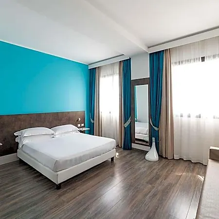 Hotel Phi Milano 4*