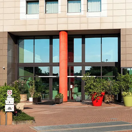 فندق Phi Milano بارانزاتي