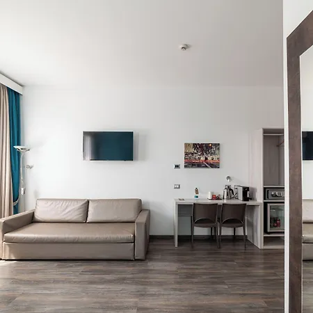 Phi Milano 4* بارانزاتي