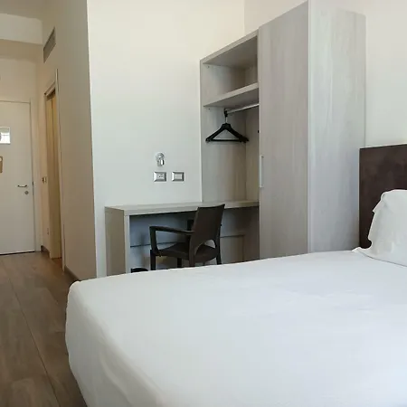 Phi Milano מלון 4*